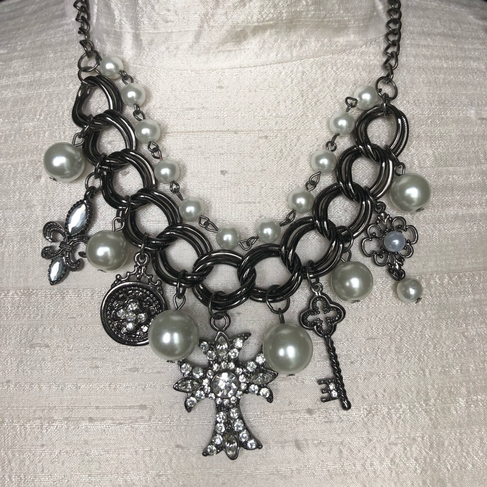 NY&Co fashion necklace